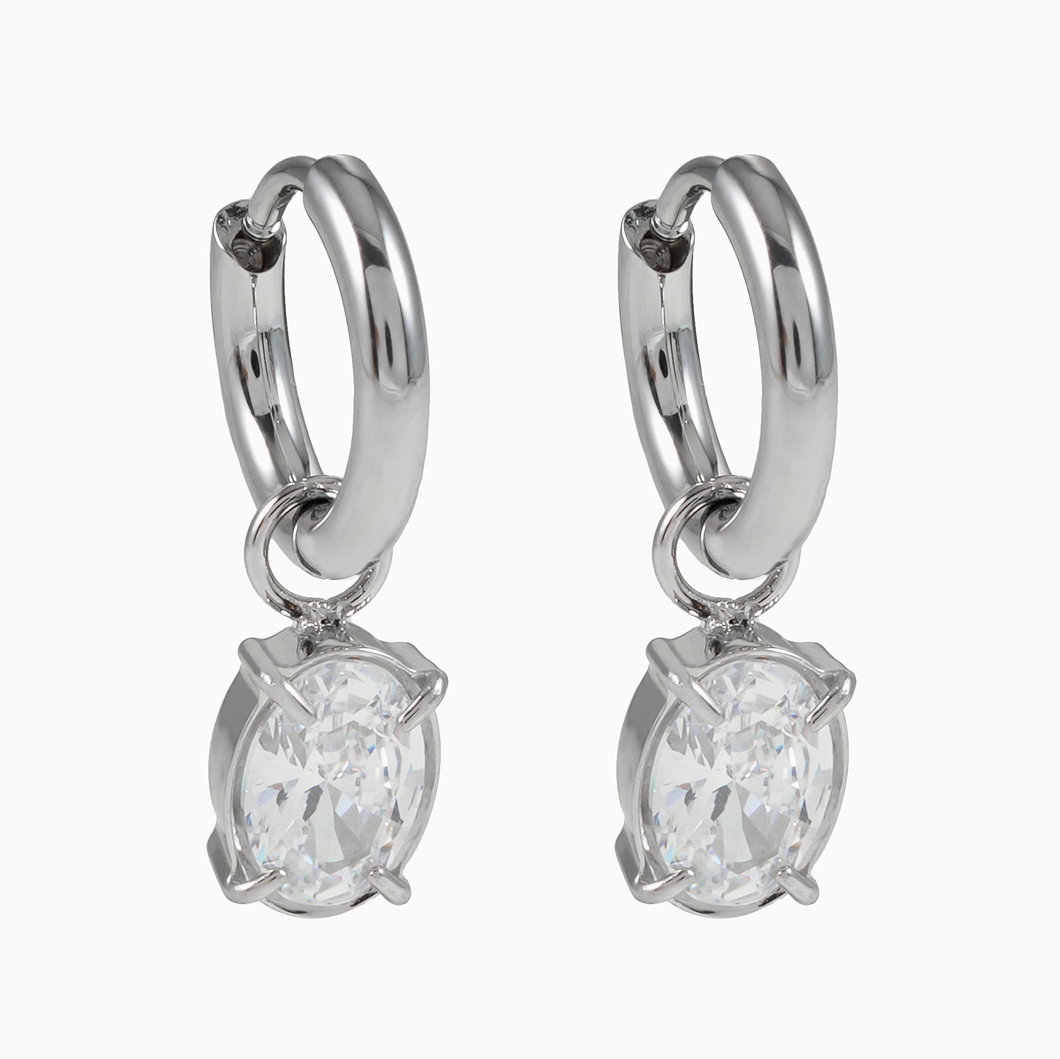 Boucles d'oreilles mini-cercles avec breloque en oxyde de zirconium (CZ) - Style SEDONA en or blanc plaqué argent.