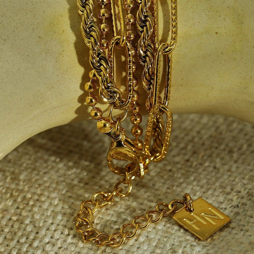 SELENE : Collier en or à trois rangs de chaînes mixtes