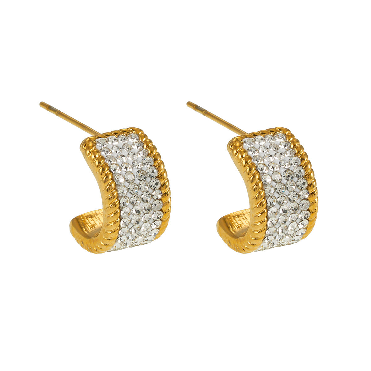 SHEERAN Gold : Boucles d'oreilles créoles serties de zircons cubiques (CZ) sur quatre rangées, avec bordure décorative.