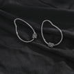 Boucles d'oreilles créoles en argent SIMAN ornées de zirconiums pavés de forme irrégulière.