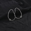 Boucles d'oreilles créoles en argent SIMAN ornées de zirconiums pavés de forme irrégulière.