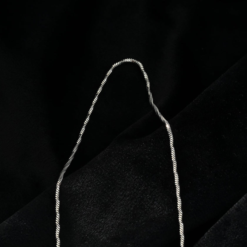 SKAGWAY: Minimalist Twisted Textures Chain Necklace in Silver (White Gold)