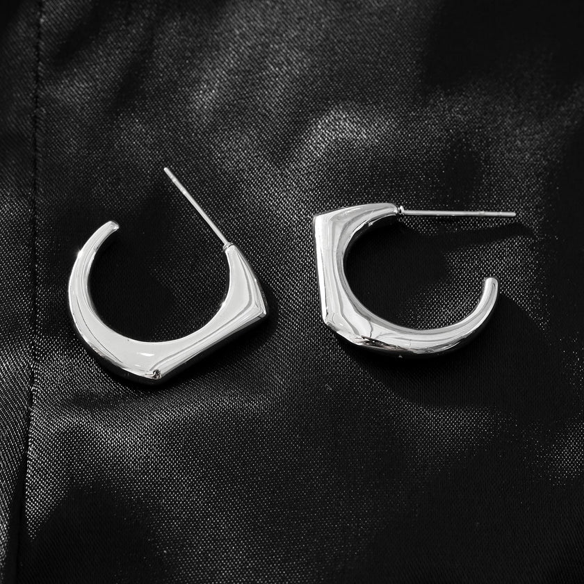 Style SOLOMA Argenté (Or Blanc) : Boucles d’oreilles créoles de style rétro industriel-chic.
