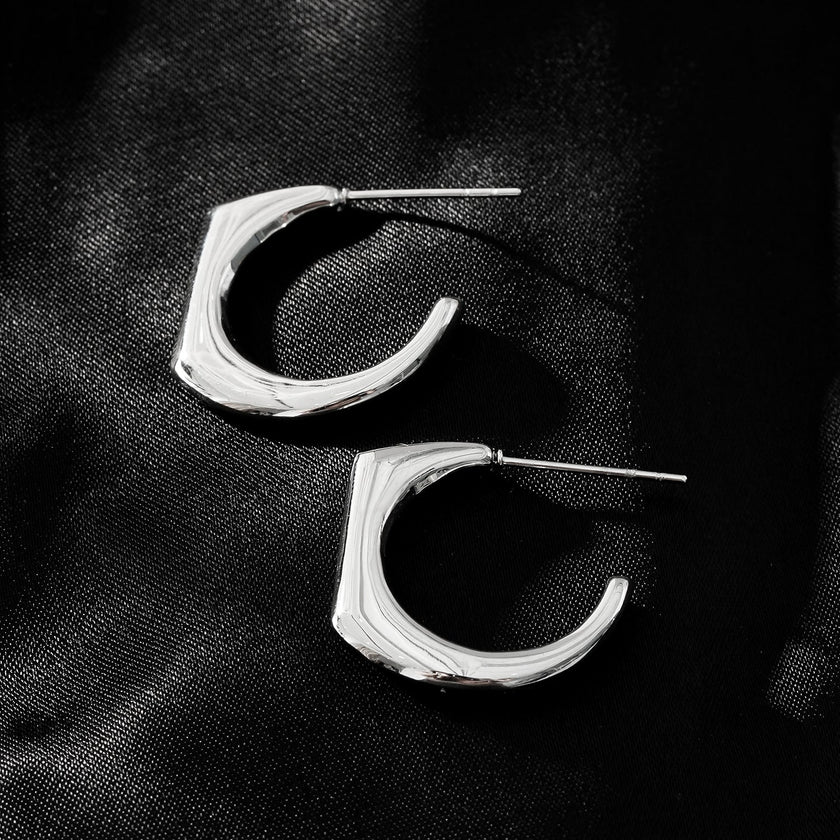 Style SOLOMA Argenté (Or Blanc) : Boucles d’oreilles créoles de style rétro industriel-chic.