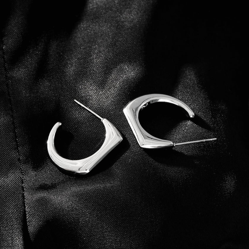 Style SOLOMA Argenté (Or Blanc) : Boucles d’oreilles créoles de style rétro industriel-chic.