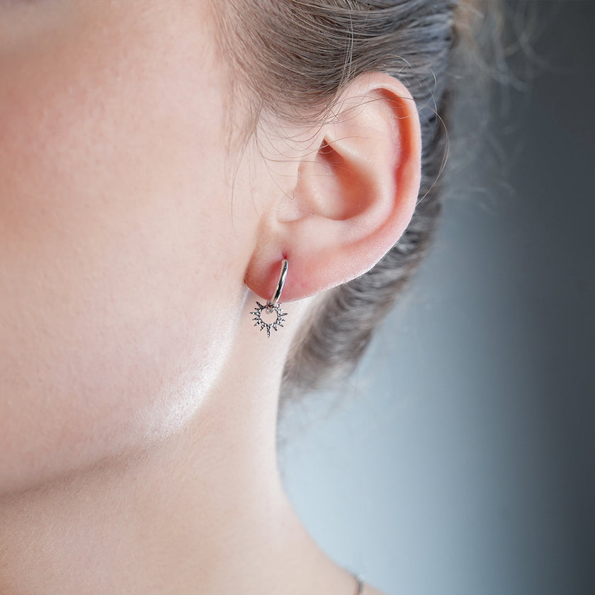SONNE Or Blanc (Couleur Argentée) : Boucles d'oreilles à l'ancienne avec breloques étoiles texturées