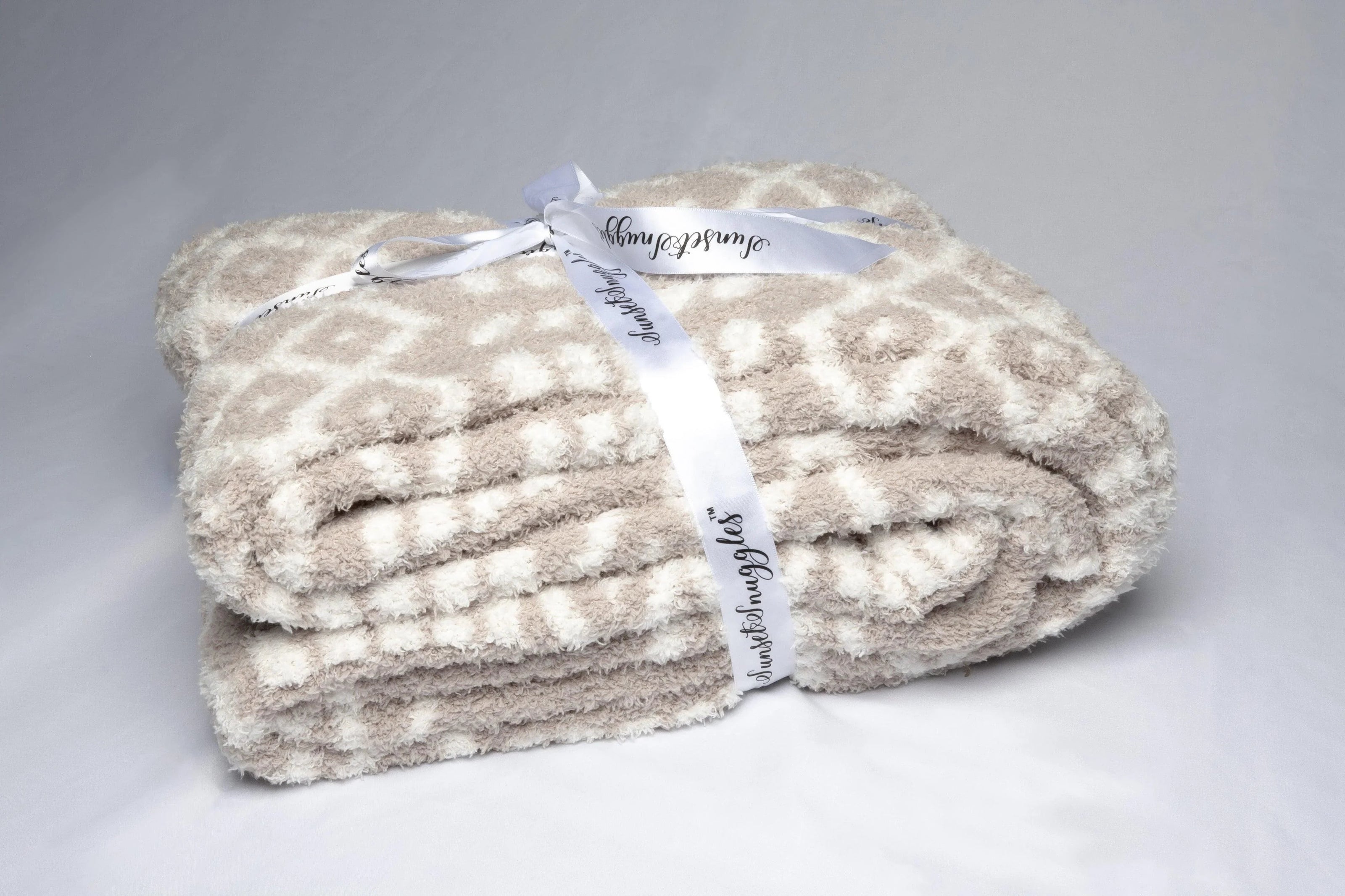 Greige & White Diamond Point with Tassel Print Throw