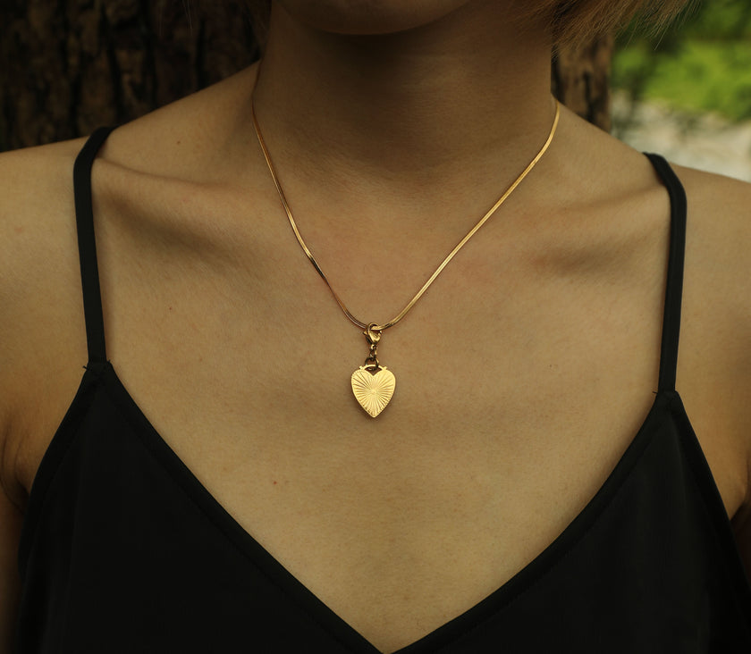 AVERY Charm Necklace Gold