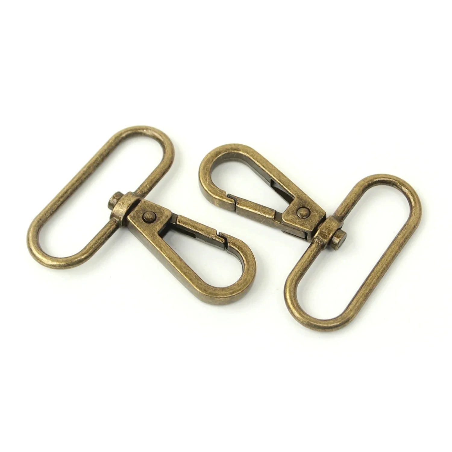 Sallie Tomato - Two Swivel Hook Oval 1.5