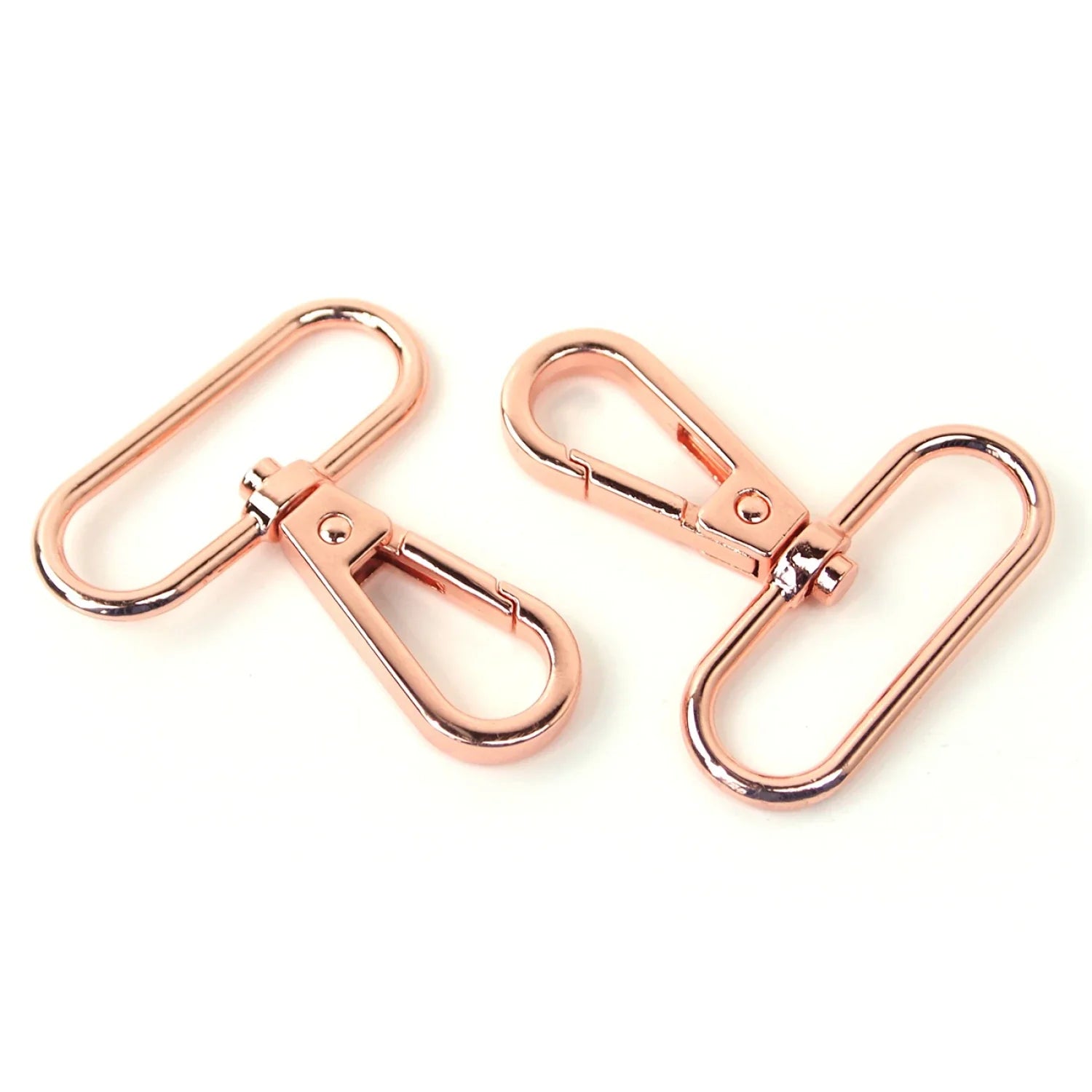 Sallie Tomato - Two Swivel Hook Oval 1.5