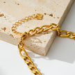 Style SUTTON : Collier ras-de-cou à maillons cubains en or.