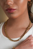 Style SUTTON : Collier ras-de-cou à maillons cubains en or.