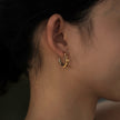 Boucles d'oreilles SADE Mini Hoop en or avec finition martelée