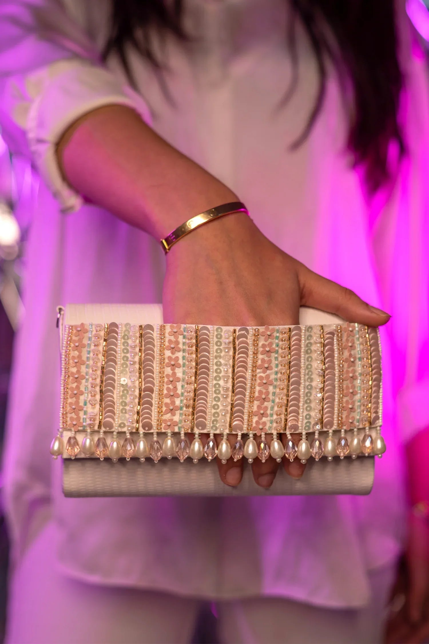 SHYLA HANDHELD CLUTCH