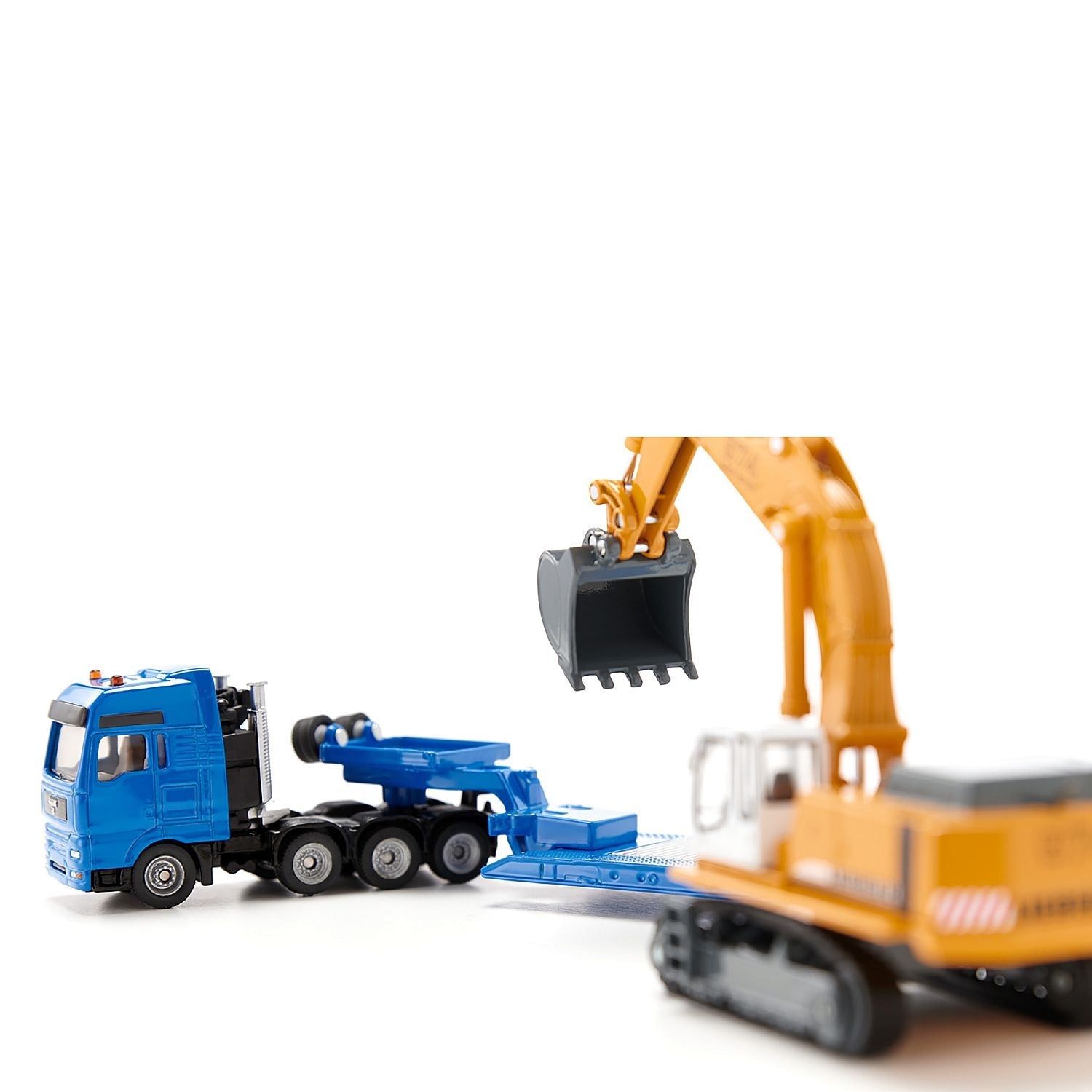 Siku - Heavy Haulage Transporter With Flat-Bed Trailer