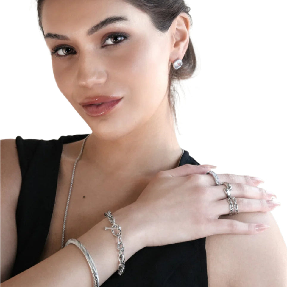 RICCA Silver : Boucles d'oreilles à porter au quotidien, ornées, en forme carrée, en moissanite (alternative au diamant).
