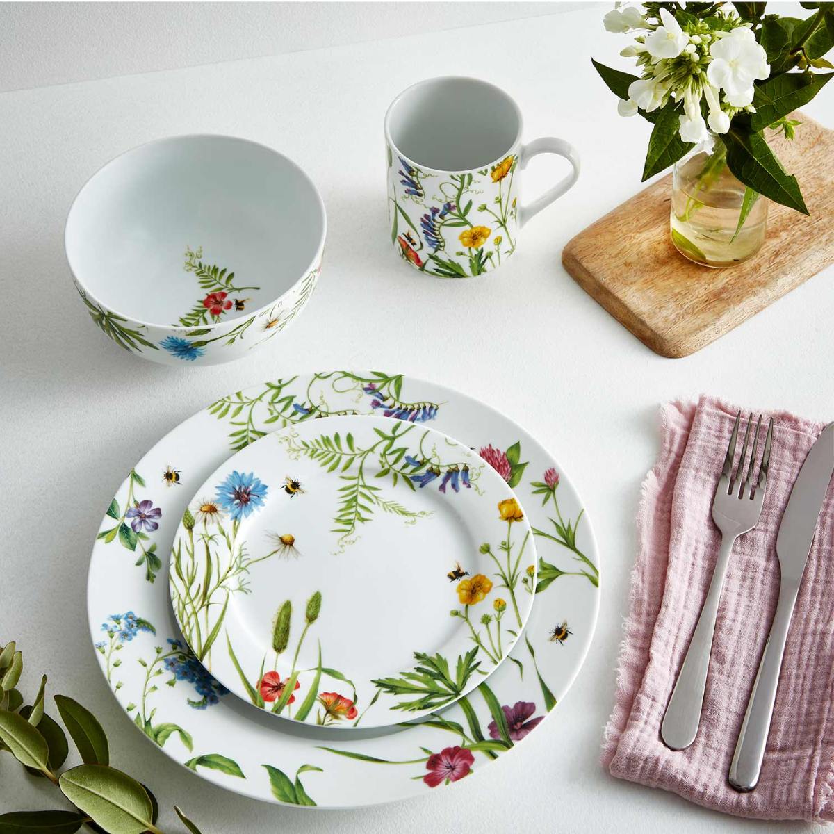 Spode - 16Pc Set Bumble Bee