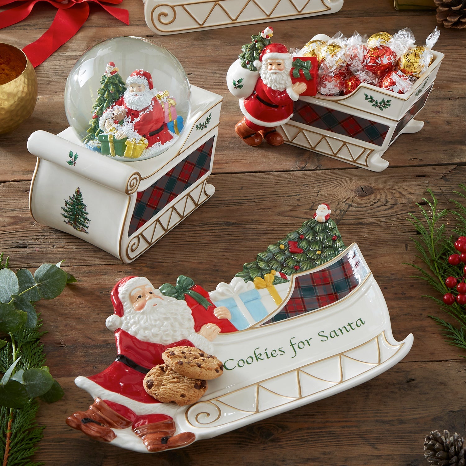 Spode - Sapin de Noël - Boule à neige avec traîneau du Père Noël | 6,5 pouces