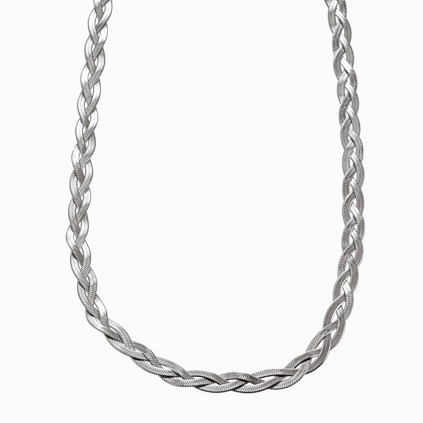 TARA Or Blanc (Couleur Argentée) : Collier à texture peau de serpent en forme de chevrons entrelacés.