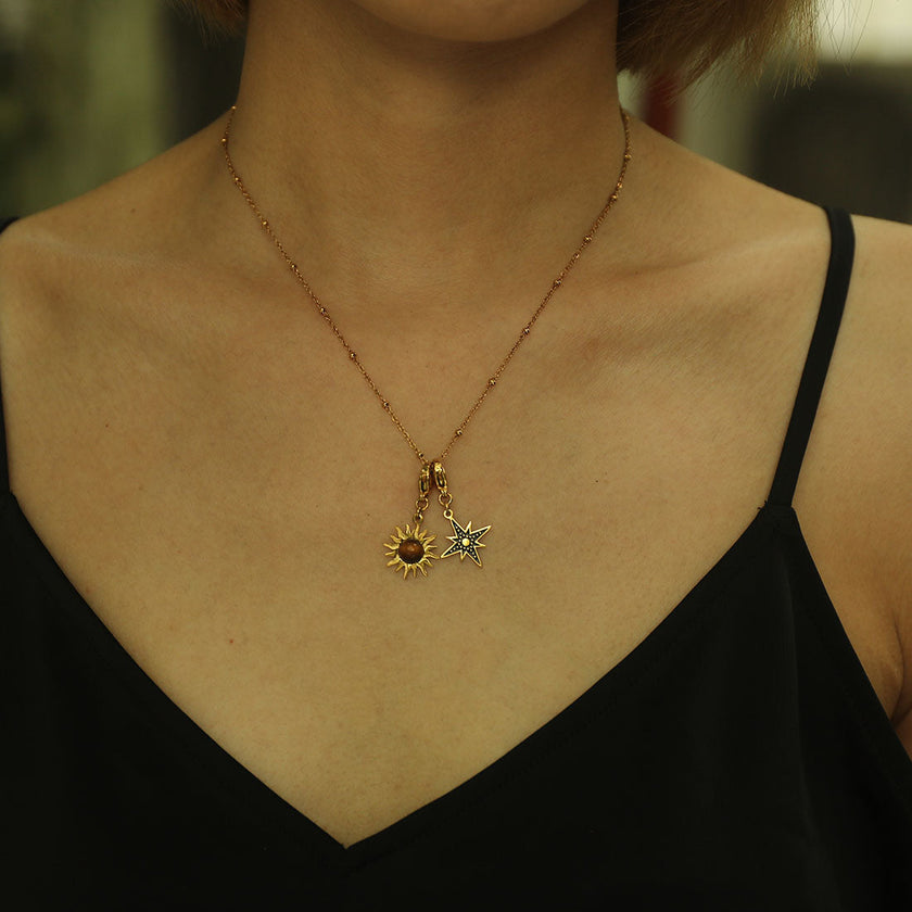 AVERY Charm Necklace Gold