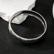 Style UMUAKOT: Mid Width Classic Silver Band Bracelet
