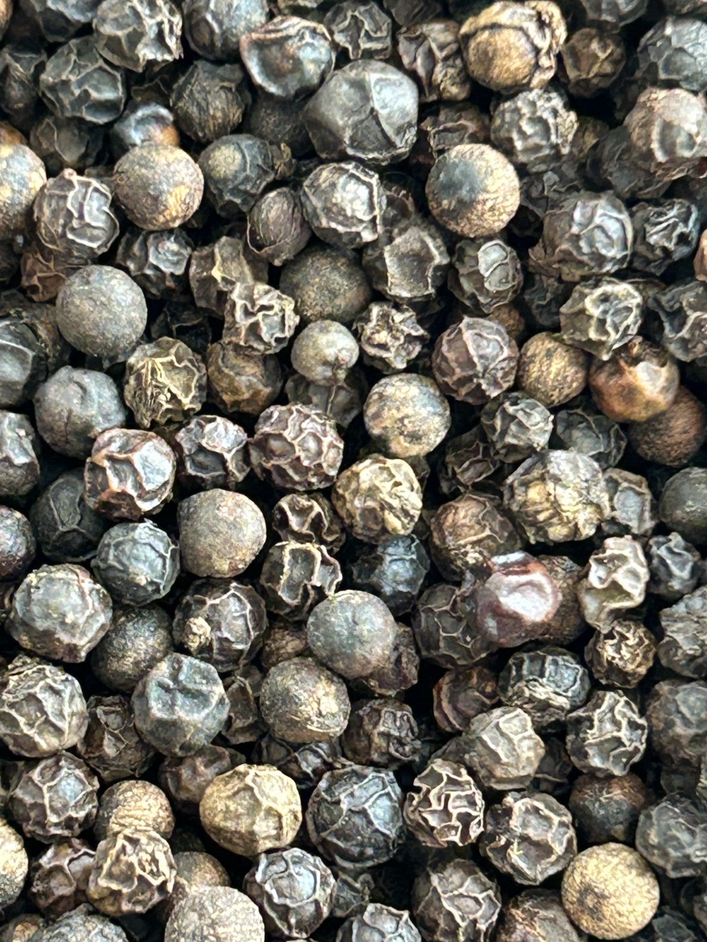 Black Peppercorns - Premium Smoky Flavor for Your Dishes