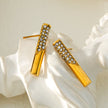 VOLTAMI Or : Boucles d'oreilles minimalistes à barre sertie de zirconiums pavés.
