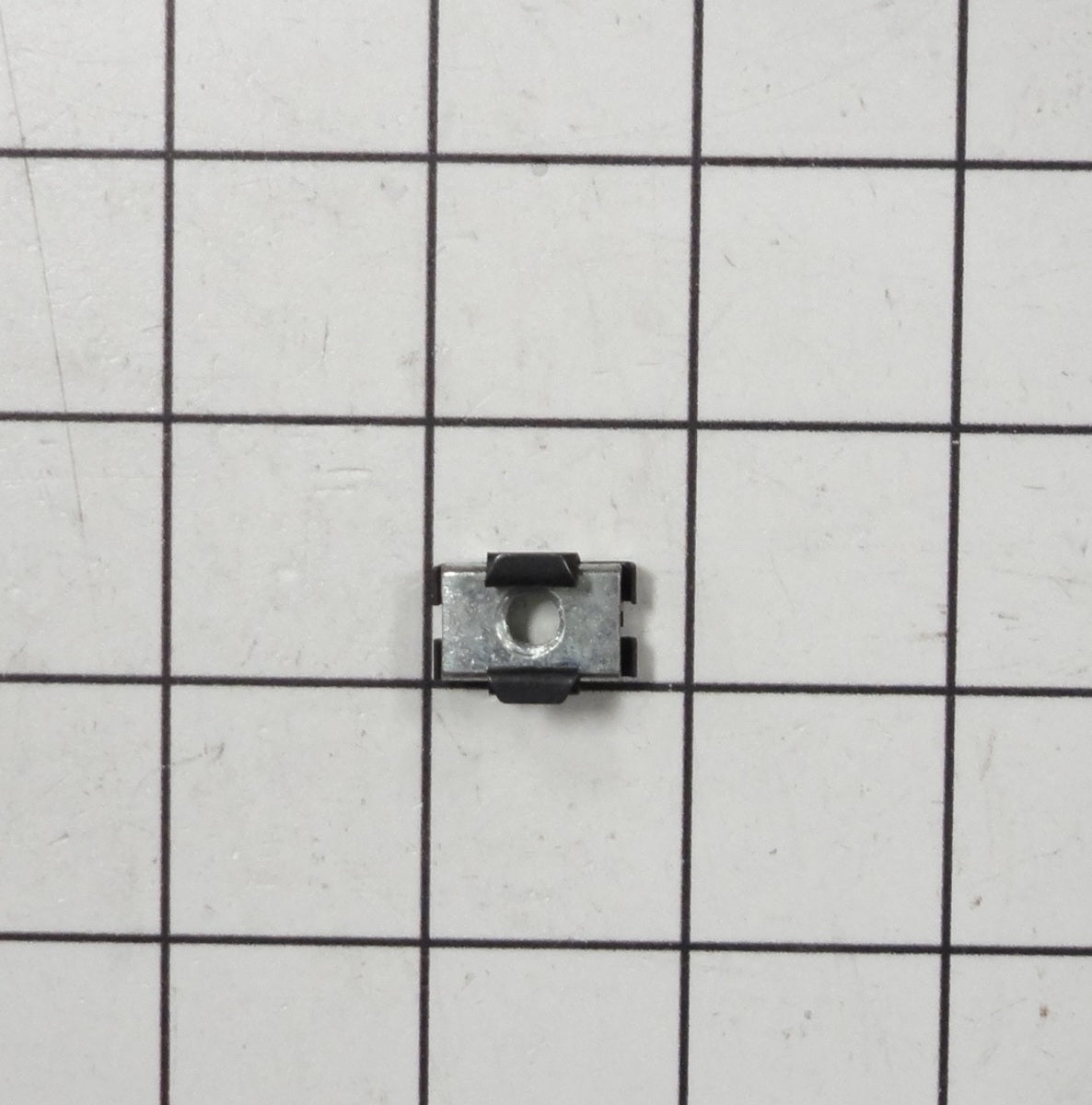 W10596040 Récipient de fixation pour four à micro-ondes Whirlpool