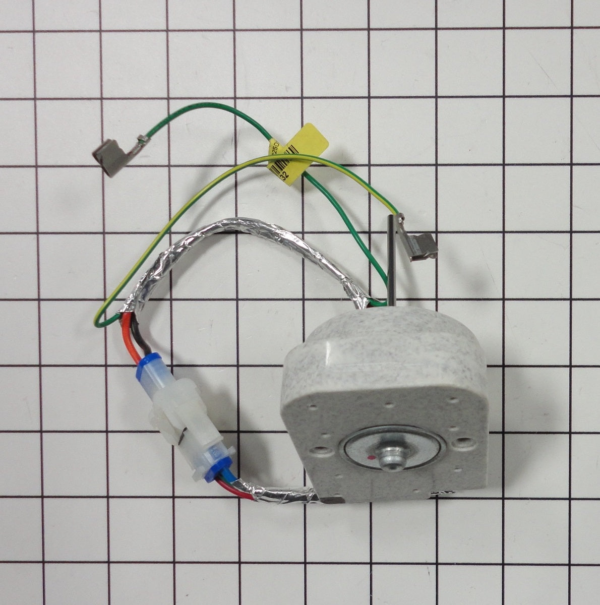 WR01F01592 Ensemble moteur et pont de connexion pour réfrigérateur GE