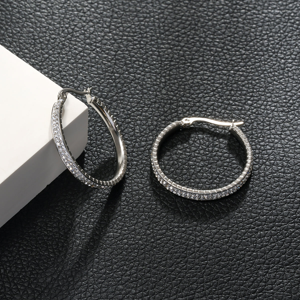 YARA Silver (Or Blanc) : Boucles d'oreilles créoles en zircone 'Pavé All the Way' (taille standard)