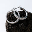 Style YARA : Boucles d'oreilles créoles en zircone pavée 'Pavé All the Way' (petite taille) Argent