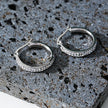 Style YARA : Boucles d'oreilles créoles en zircone pavée 'Pavé All the Way' (petite taille) Argent