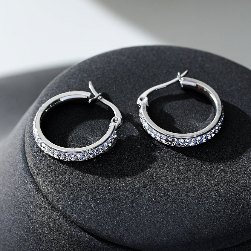 Style YARA : Boucles d'oreilles créoles en zircone pavée 'Pavé All the Way' (petite taille) Argent