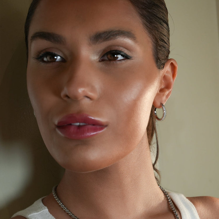 Style YARA : Boucles d'oreilles créoles en zircone pavée 'Pavé All the Way' (petite taille) Argent