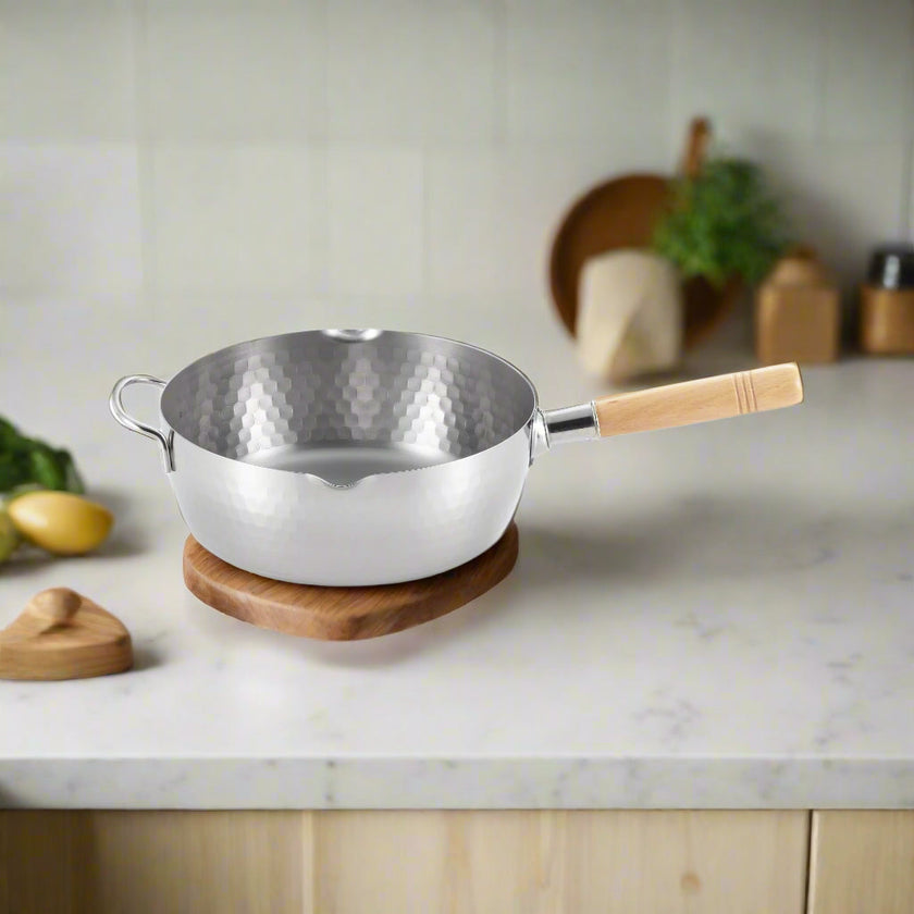 Casserole Yoshikawa Yukihira 24 cm en acier inoxydable | 3,6 L avec manche en bois