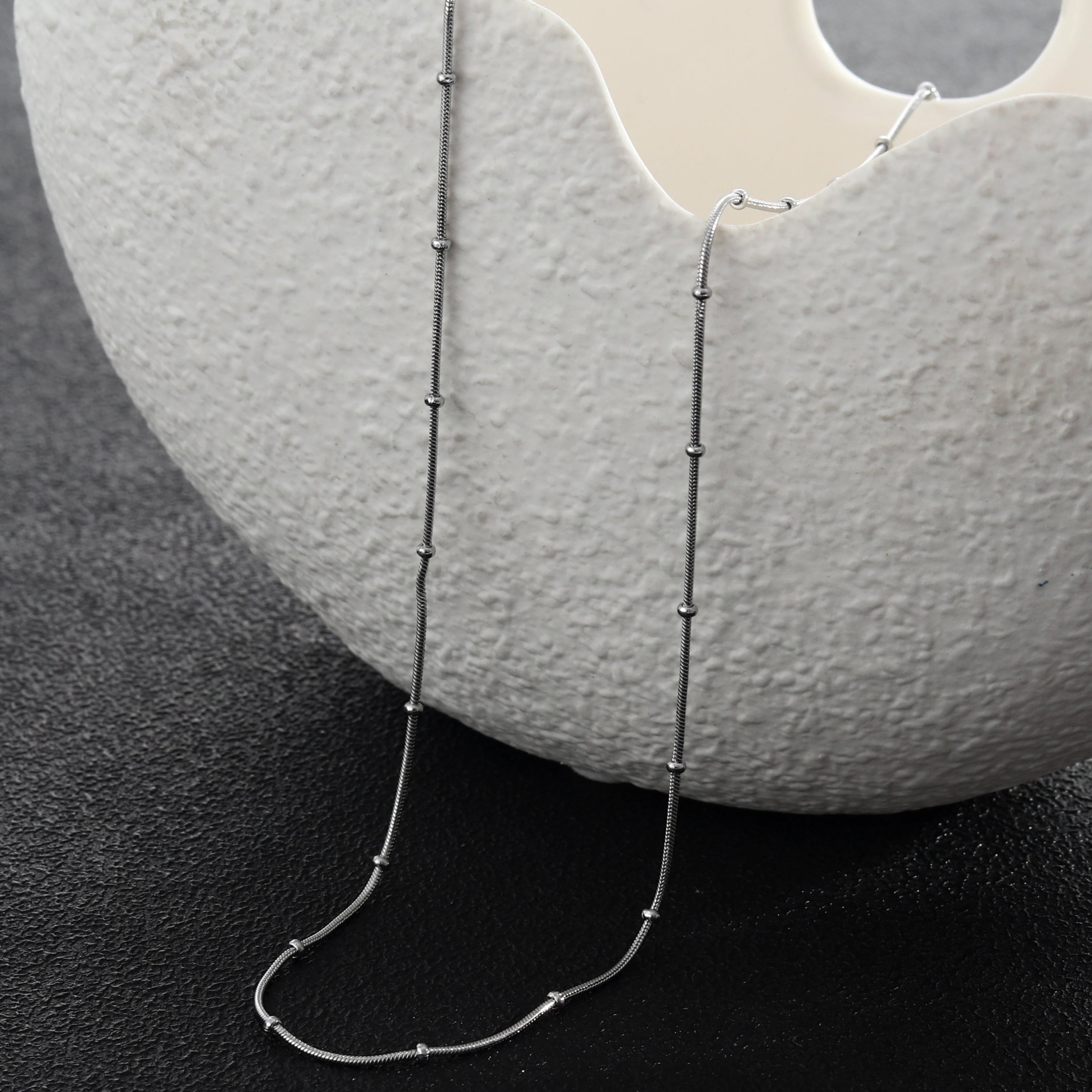 ZAHARA Mini Textured Beaded Dainty Silver Chain