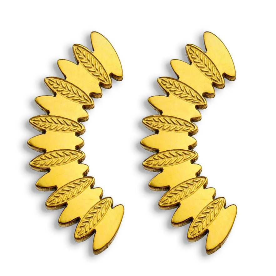 ZOEY : Boucles d'oreilles en forme de feuille incurvée avec motif.