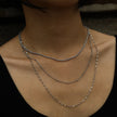 Collier ZURI à trois rangs de chaînes mixtes en argent.