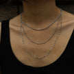 Collier ZURI à trois rangs de chaînes mixtes en argent.