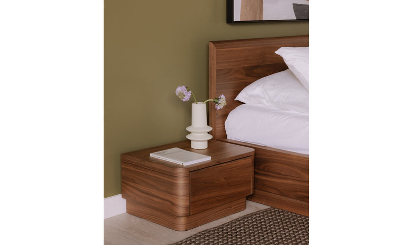 Alfred Round Bedroom Set