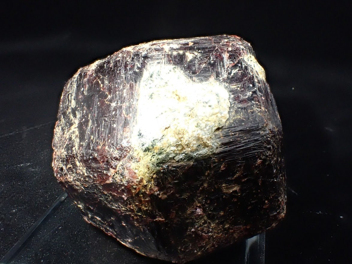 Almandine Garnet – River Valley, Ontario 286g 5 x 5 x 4 cm