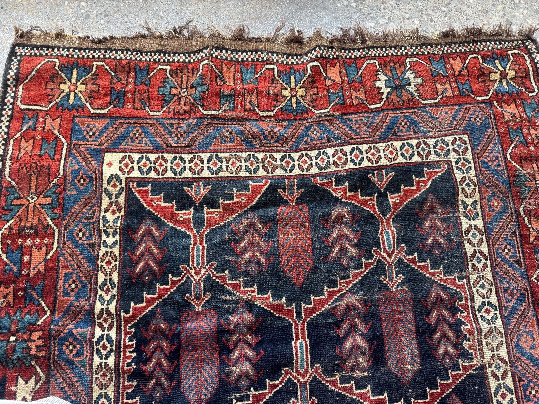 Antique Persian Bakhtiari Rug | 5' x 7’ 4