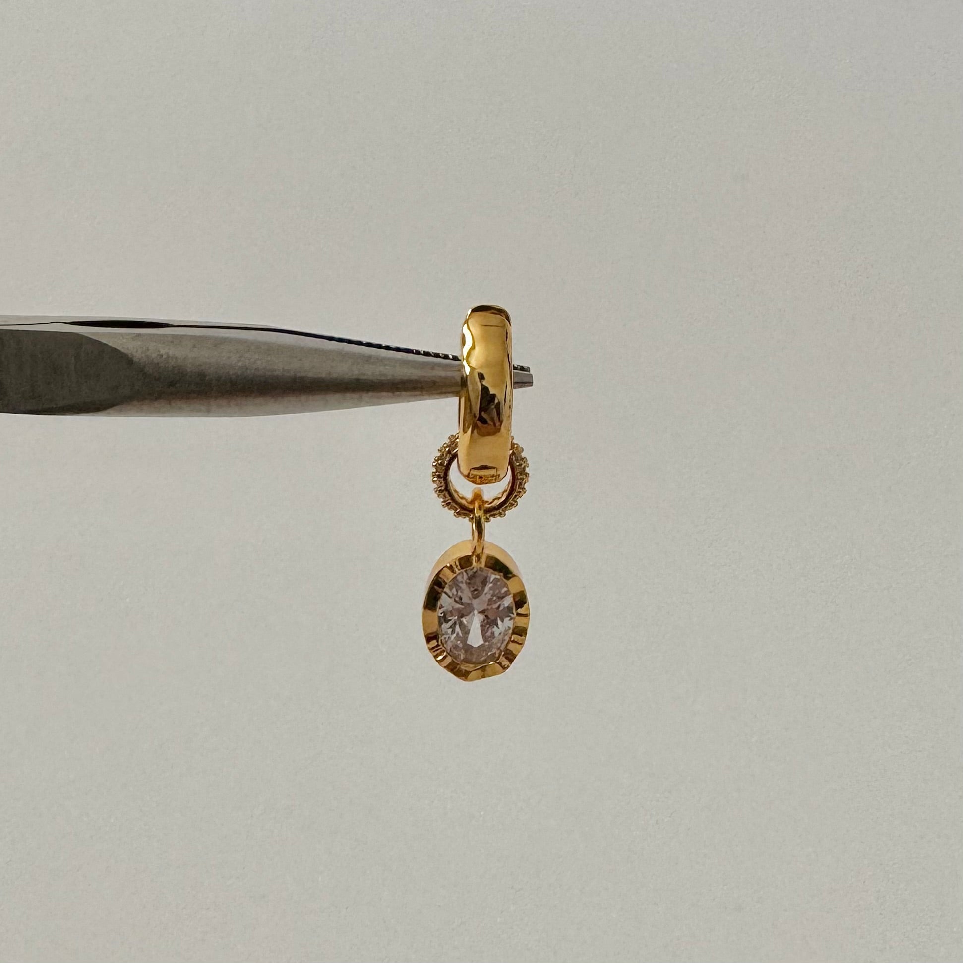 Arwa Drop Earrings- Gold