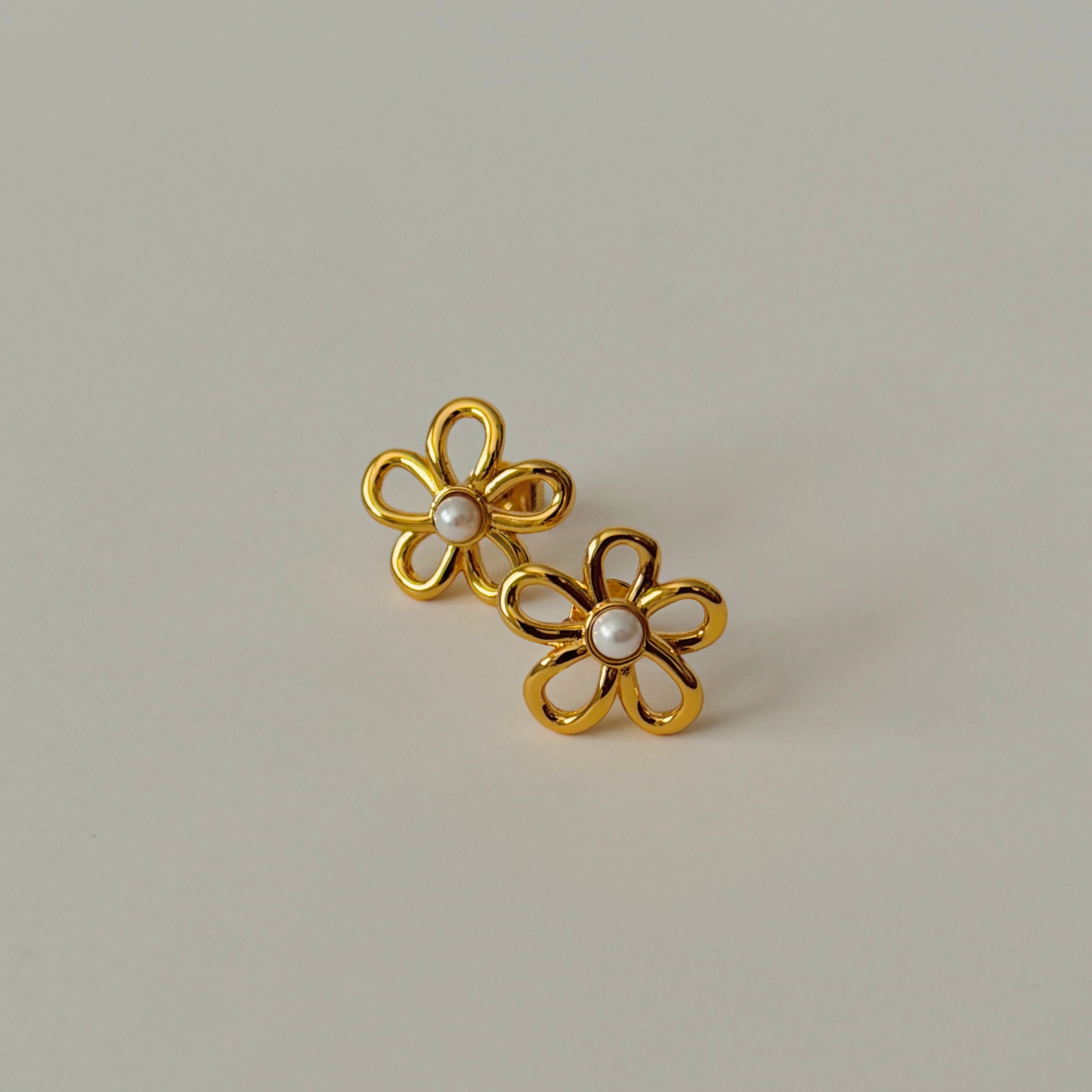 Arya Daisy Studs