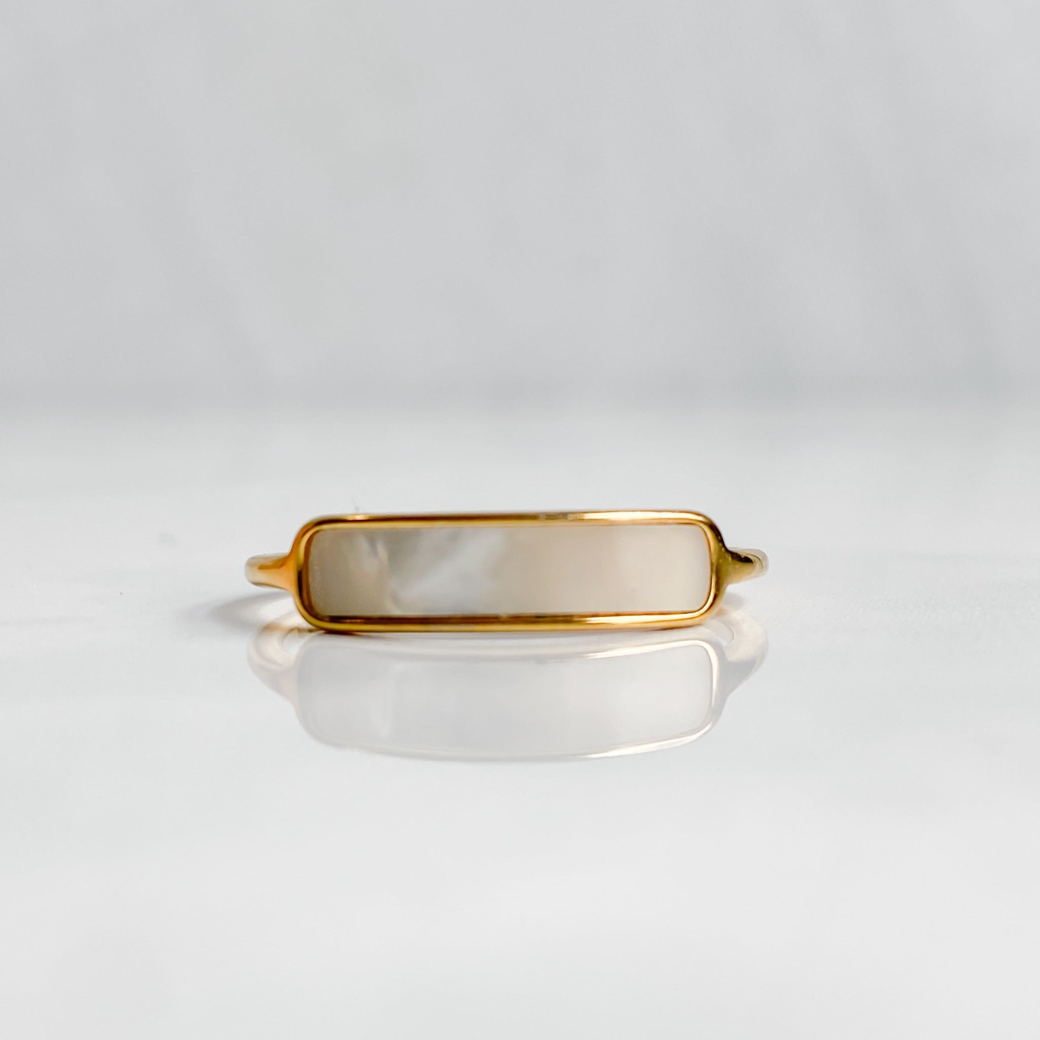 Bague dorée en nacre naturelle plaqué or 18K | CALYPSO