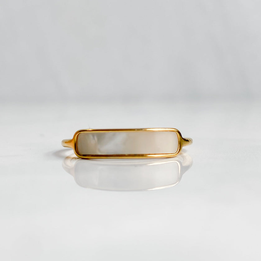 Bague dorée en nacre naturelle plaqué or 18K | CALYPSO