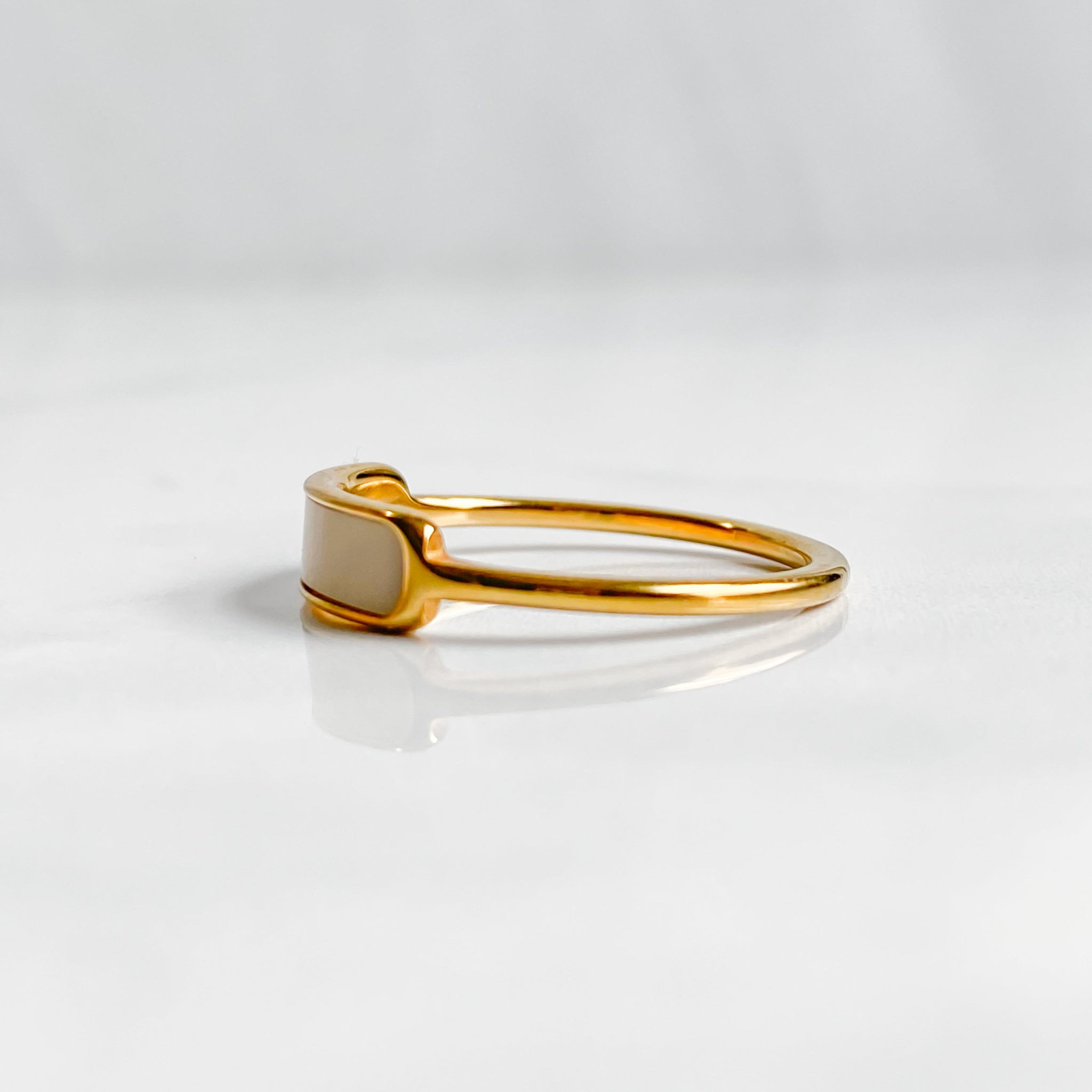 Bague dorée en nacre naturelle plaqué or 18K | CALYPSO