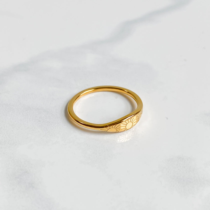 Bague dorée soleil en acier inoxydable plaqué or 18K | ASTRAÉA