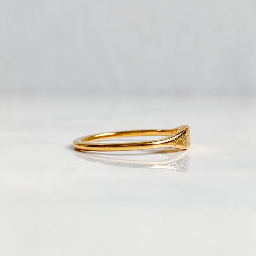 Bague dorée soleil en acier inoxydable plaqué or 18K | ASTRAÉA