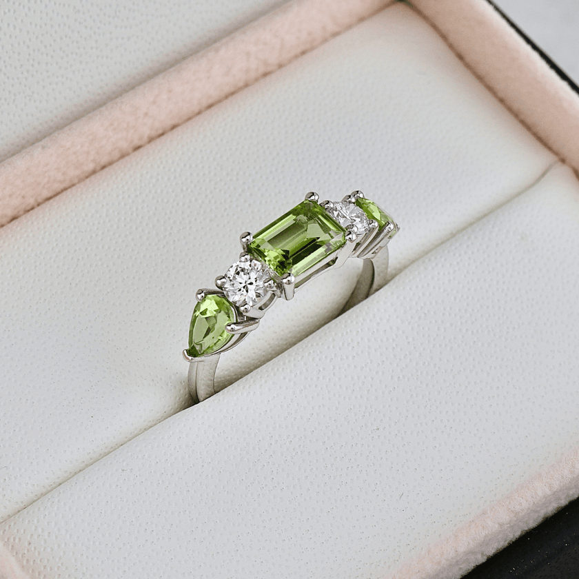 Bague en or 14K - 18K ou platine, péridots et diamants